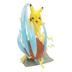 Pokemon Statue Deluxe Pikachu 30 cm avec Effets Lumineux
