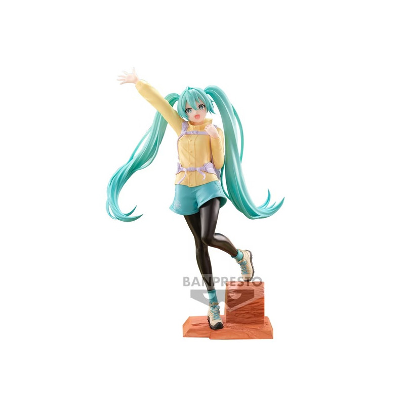 Hatsune Miku Holiday Memories Figurine Mountain Climbing Ver.