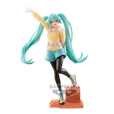 Hatsune Miku Holiday Memories Figurine Mountain Climbing Ver.