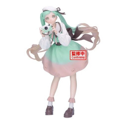 Hatsune Miku Holiday Memories Figurine Camera Ver.